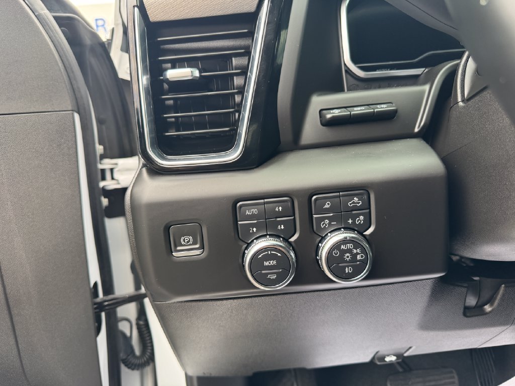 Used 2024 GMC Sierra 2500 Denali w/ Denali Reserve Package AWD/4WD image 24