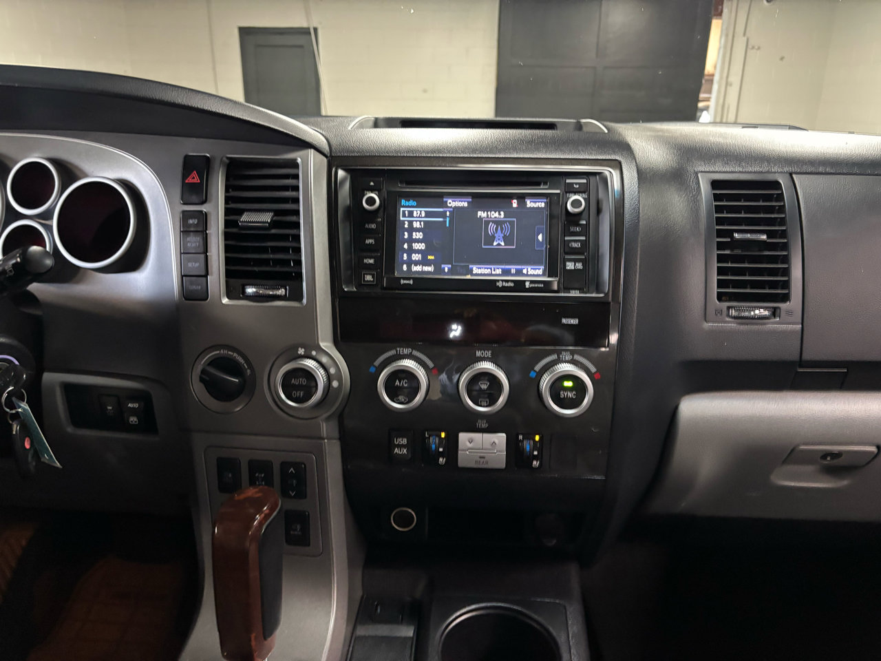 Used 2016 Toyota Sequoia Platinum image 19