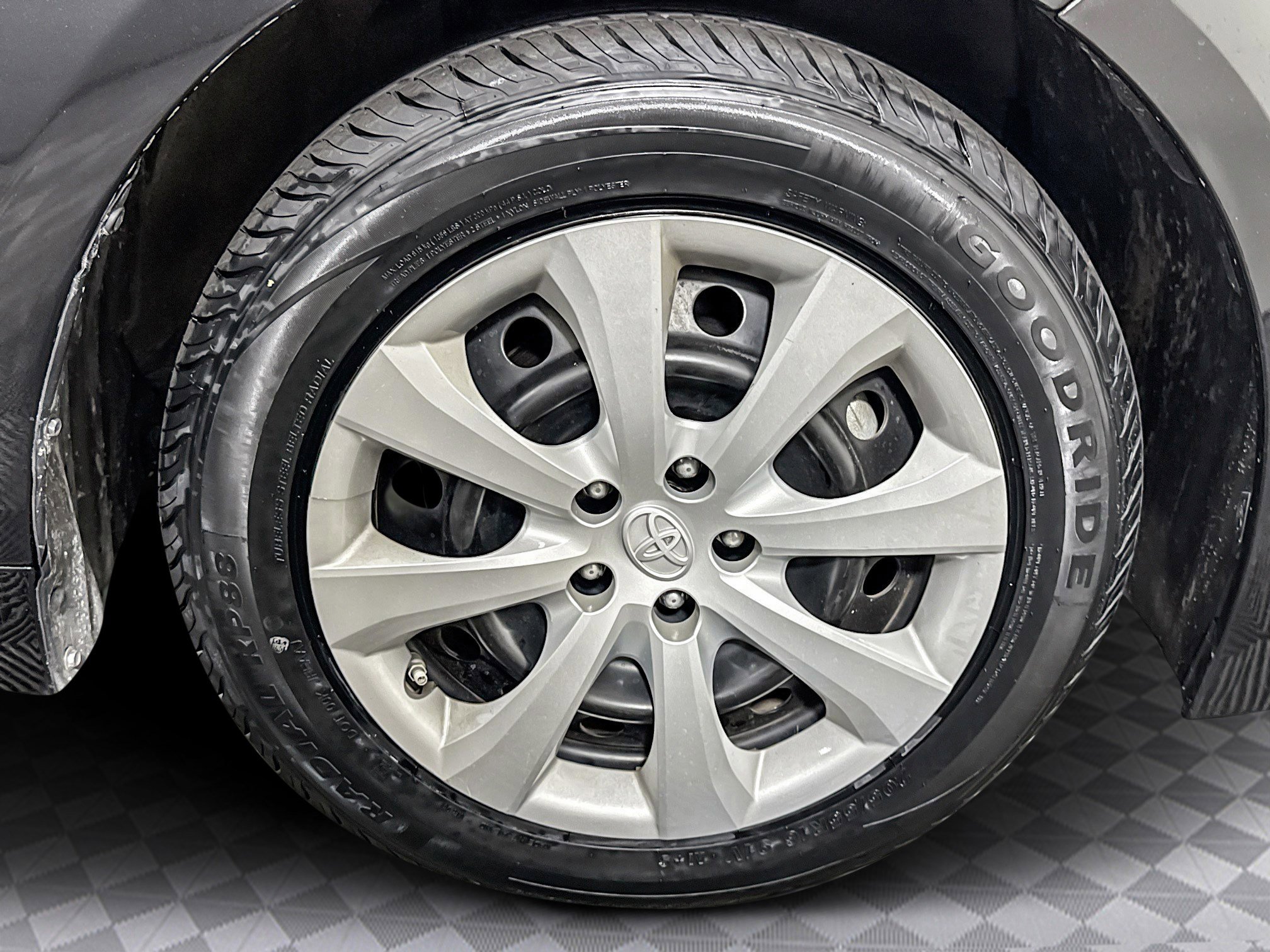 Used 2022 Toyota Corolla LE image 31