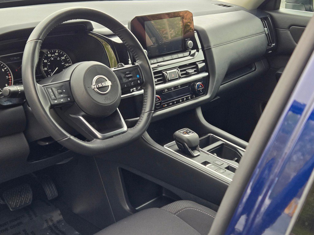 Used 2025 Nissan Pathfinder SV FWD image 26