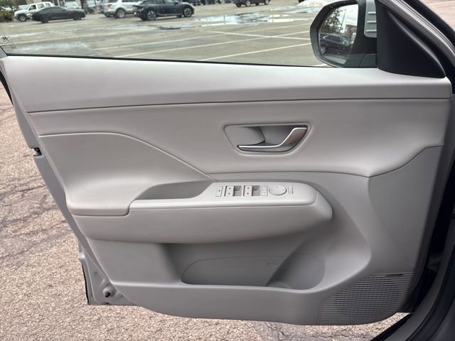 Used 2024 Hyundai Kona Limited image 24