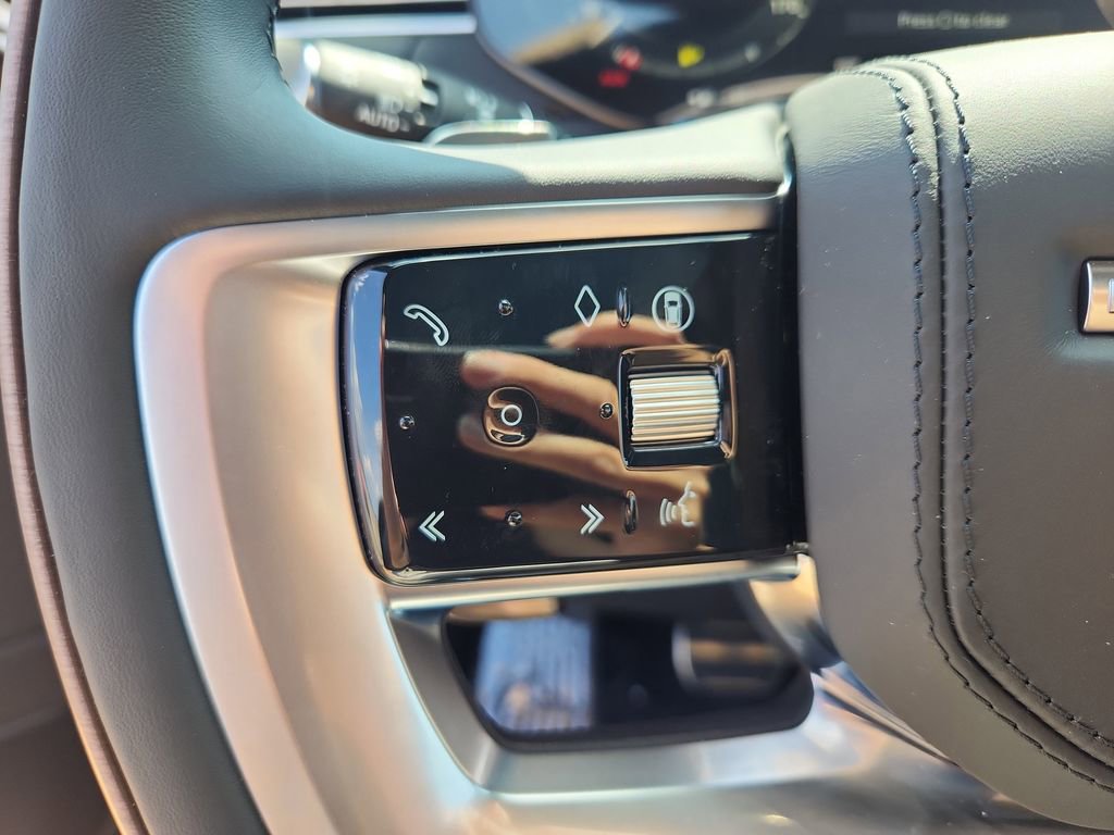 New 2025 Land Rover Range Rover SE image 19