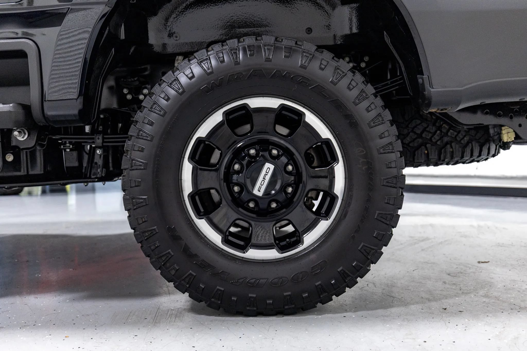 Used 2025 Ford F350 Platinum w/ Platinum Plus Package AWD/4WD image 14