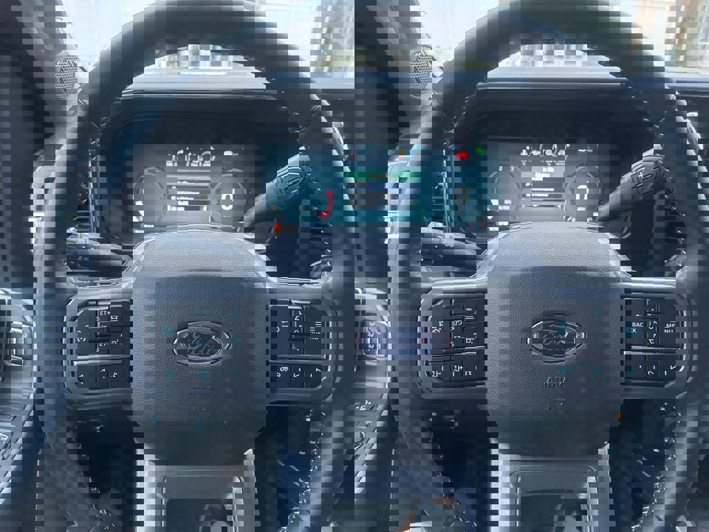 Used 2023 Ford F350 Lariat w/ Tow Technology Package image 13