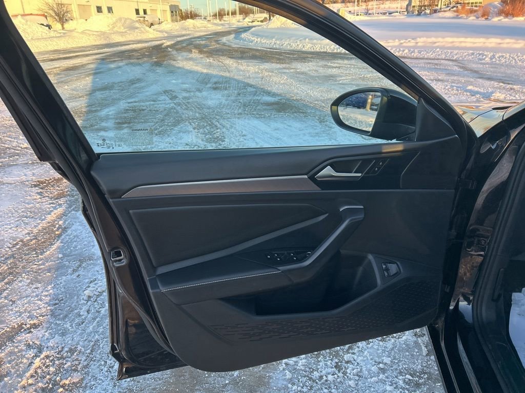 Used 2024 Volkswagen Jetta SE w/ Panoramic Sunroof Package image 14