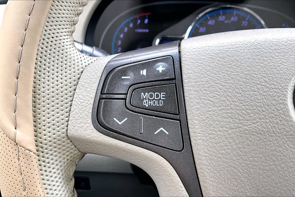 Used 2013 Toyota Sienna XLE FWD image 12