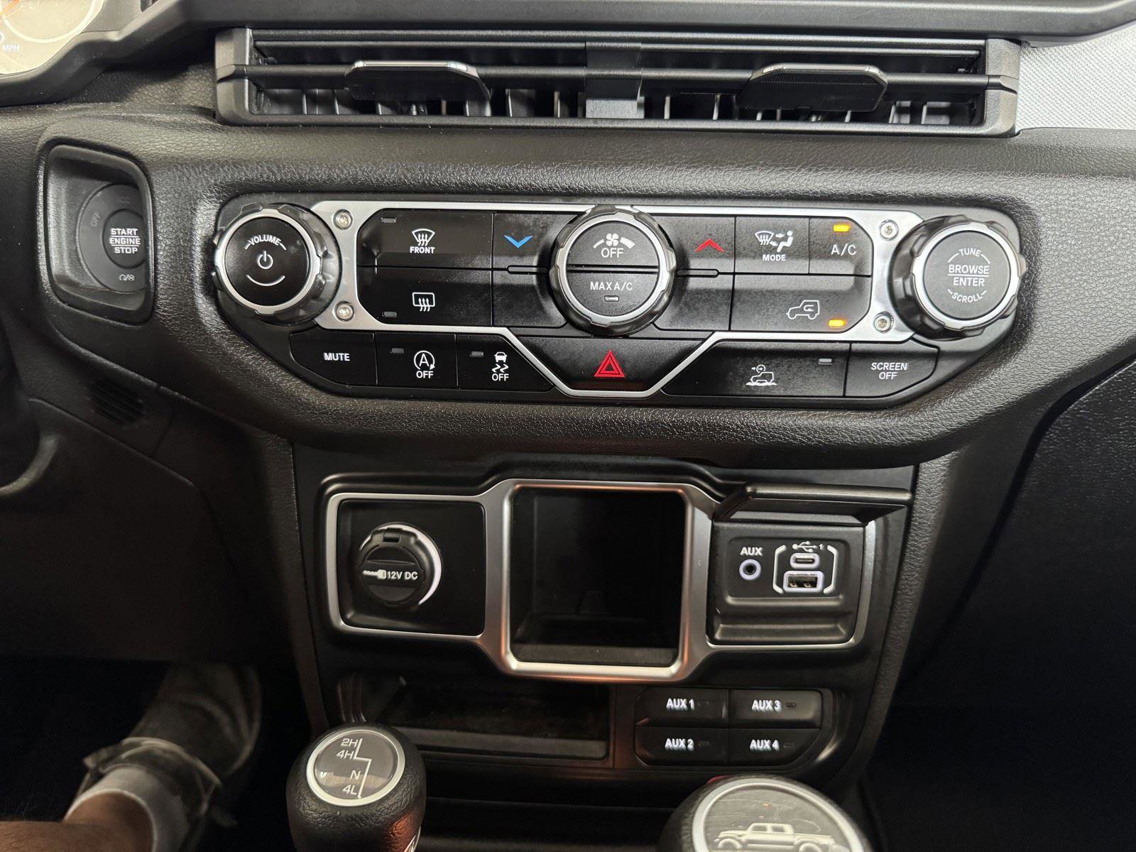 Used 2024 Jeep Gladiator Sport AWD/4WD image 14