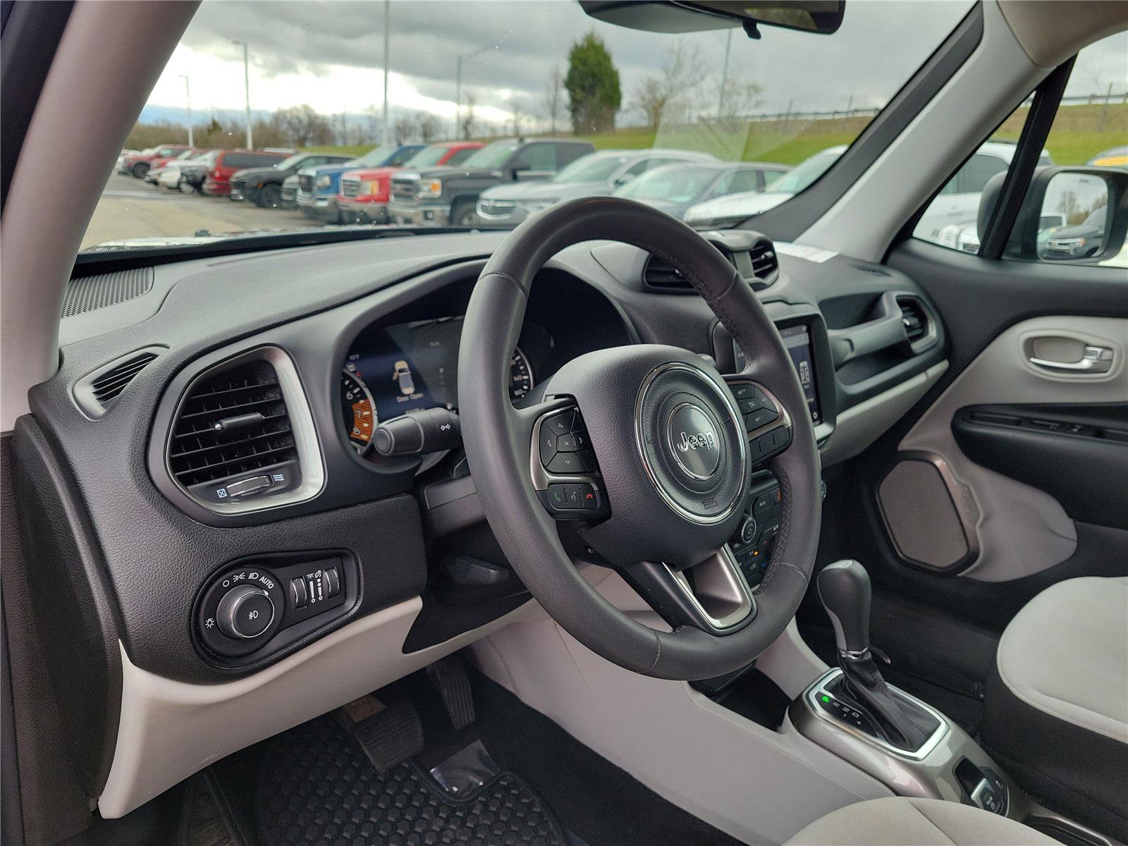 Used 2022 Jeep Renegade Latitude image 17