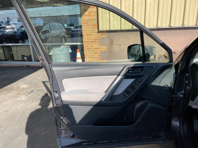 Used 2014 Subaru Forester 2.5i Premium w/ All-Weather Package image 9