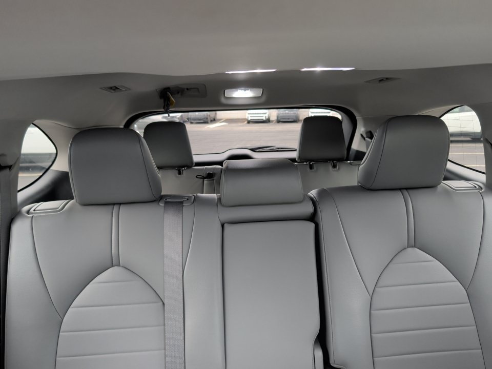 Used 2021 Toyota Highlander XLE AWD/4WD image 33