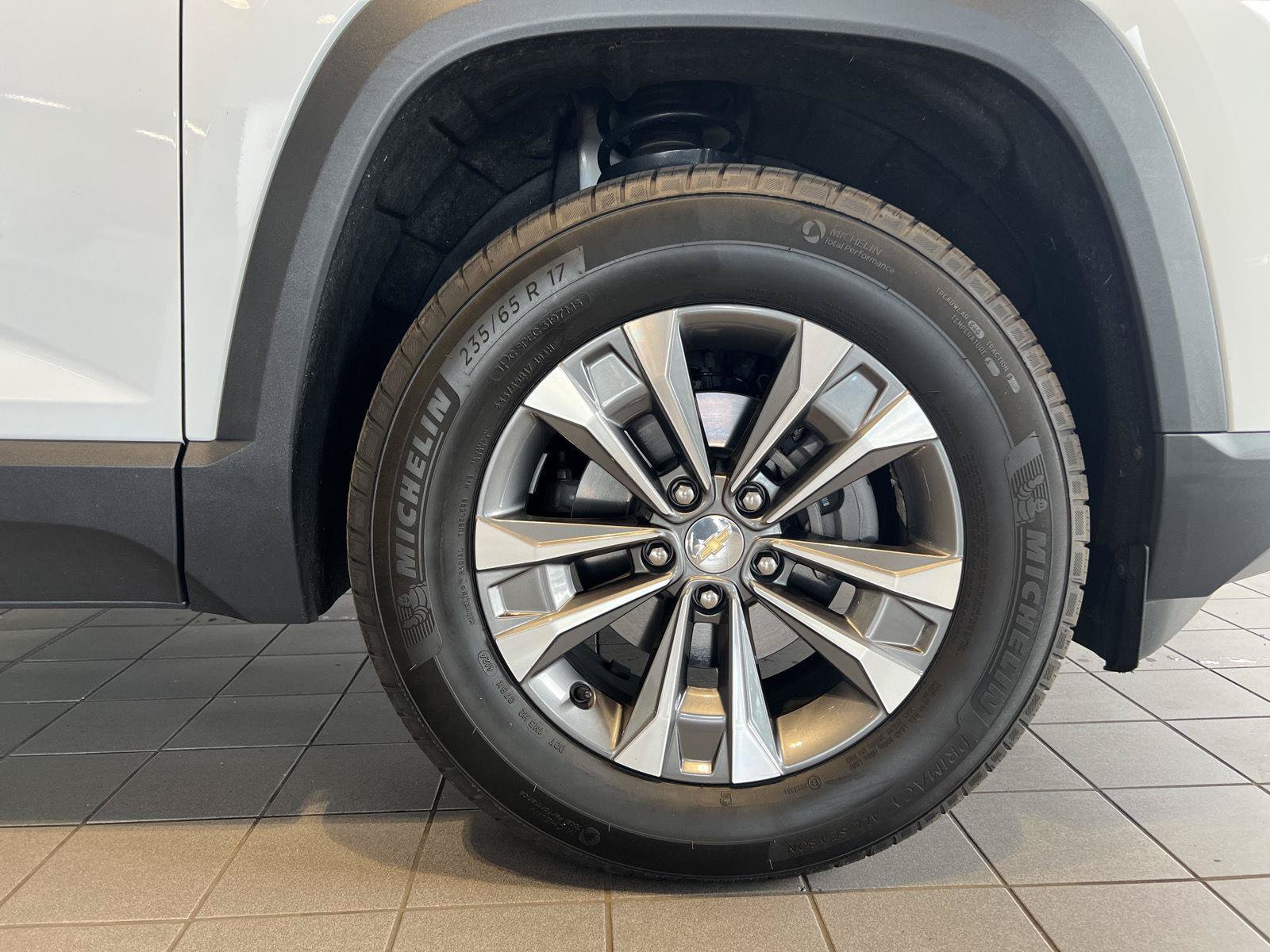 Used 2025 Chevrolet Equinox LT AWD/4WD image 30