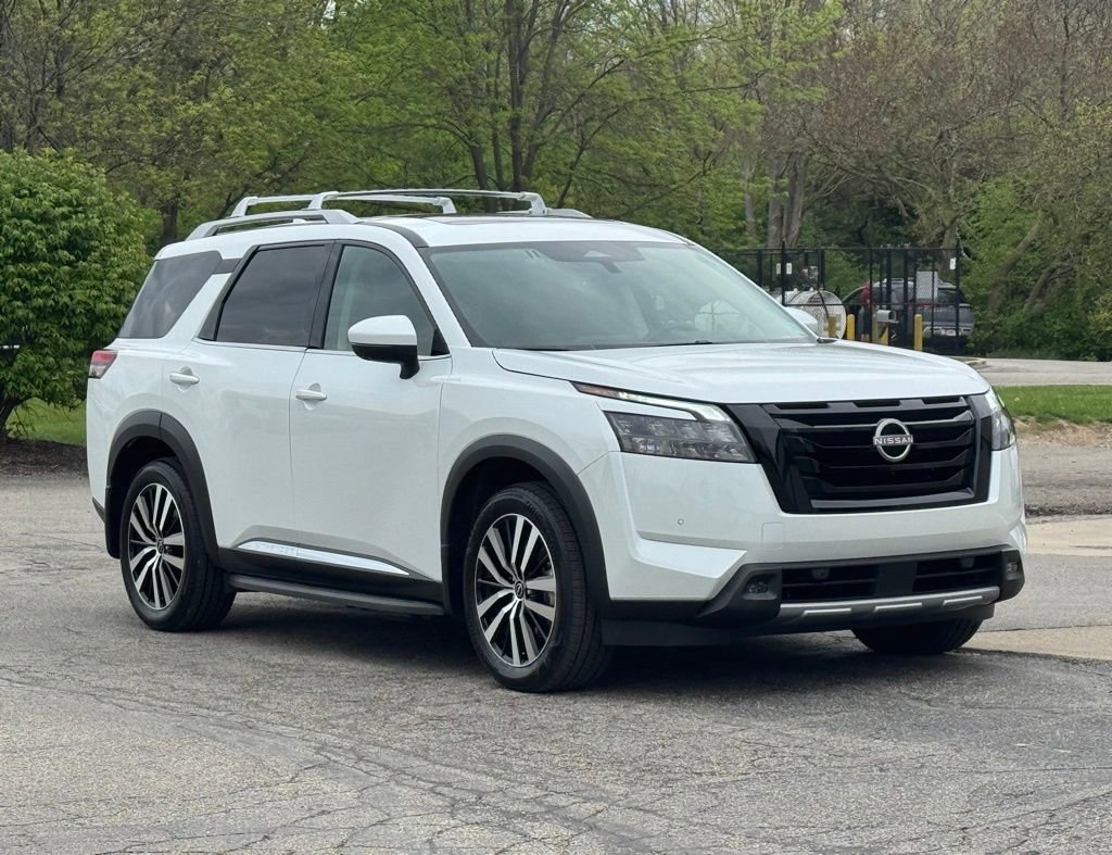 Used 2025 Nissan Pathfinder Platinum w/ Lighting Package (N93) AWD/4WD image 1