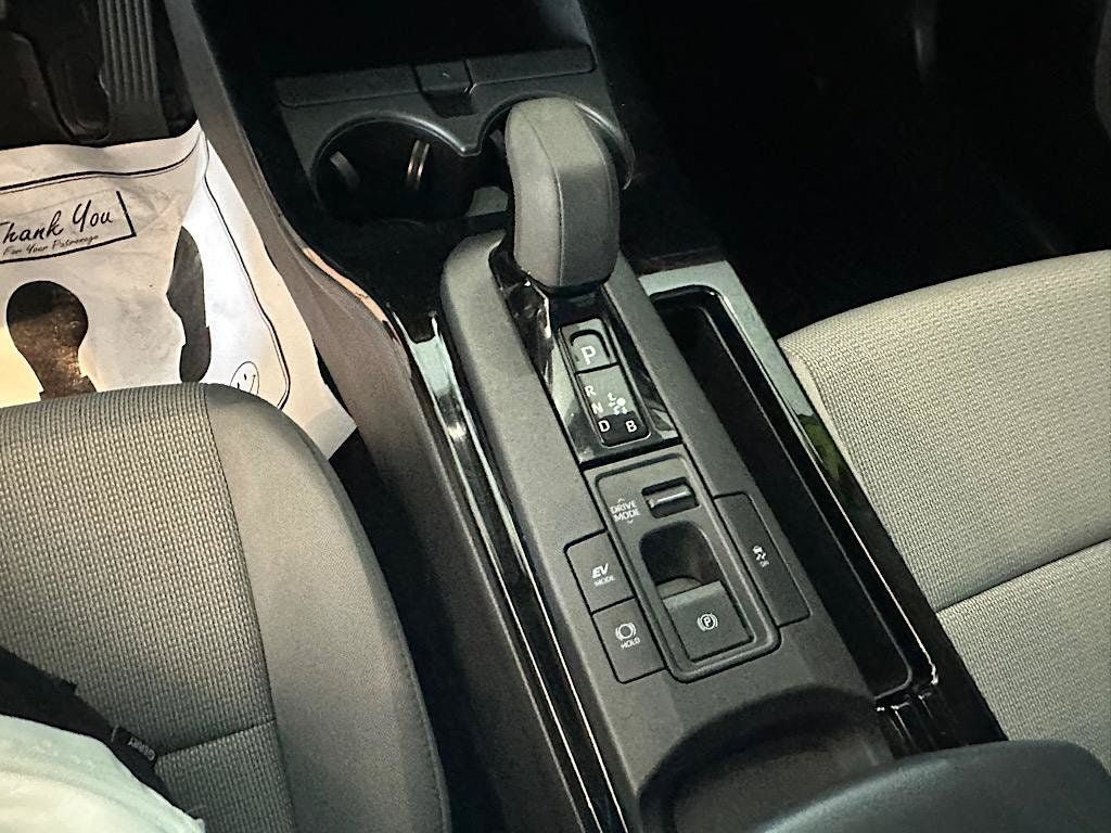 Certified 2025 Toyota Prius LE FWD image 22