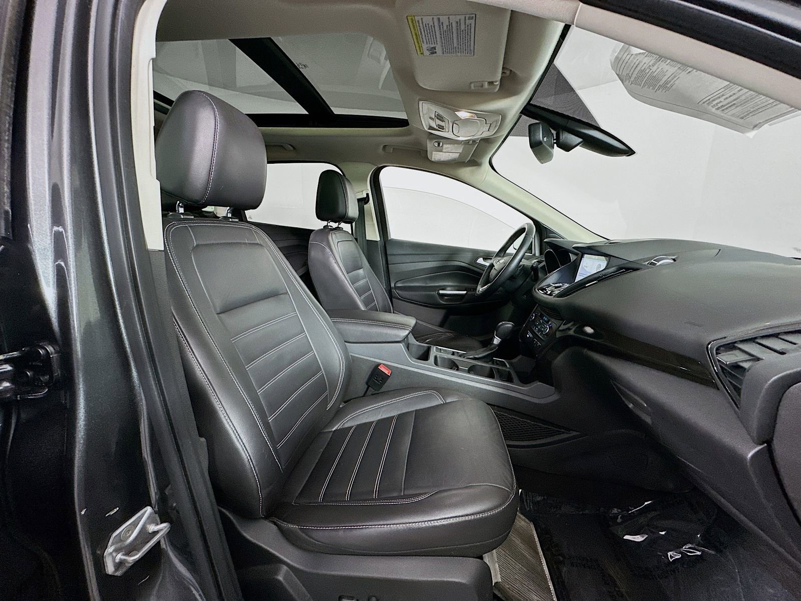 Used 2017 Ford Escape Titanium image 29