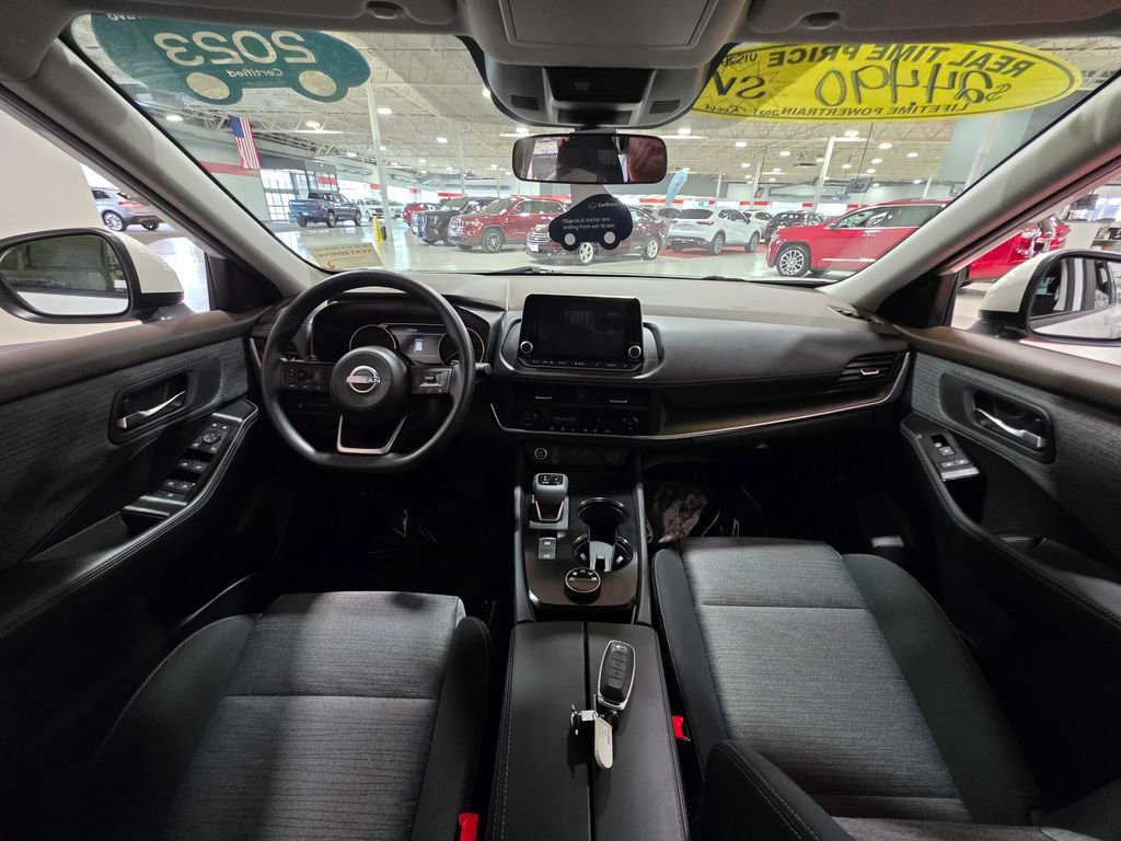 Used 2023 Nissan Rogue SV image 18