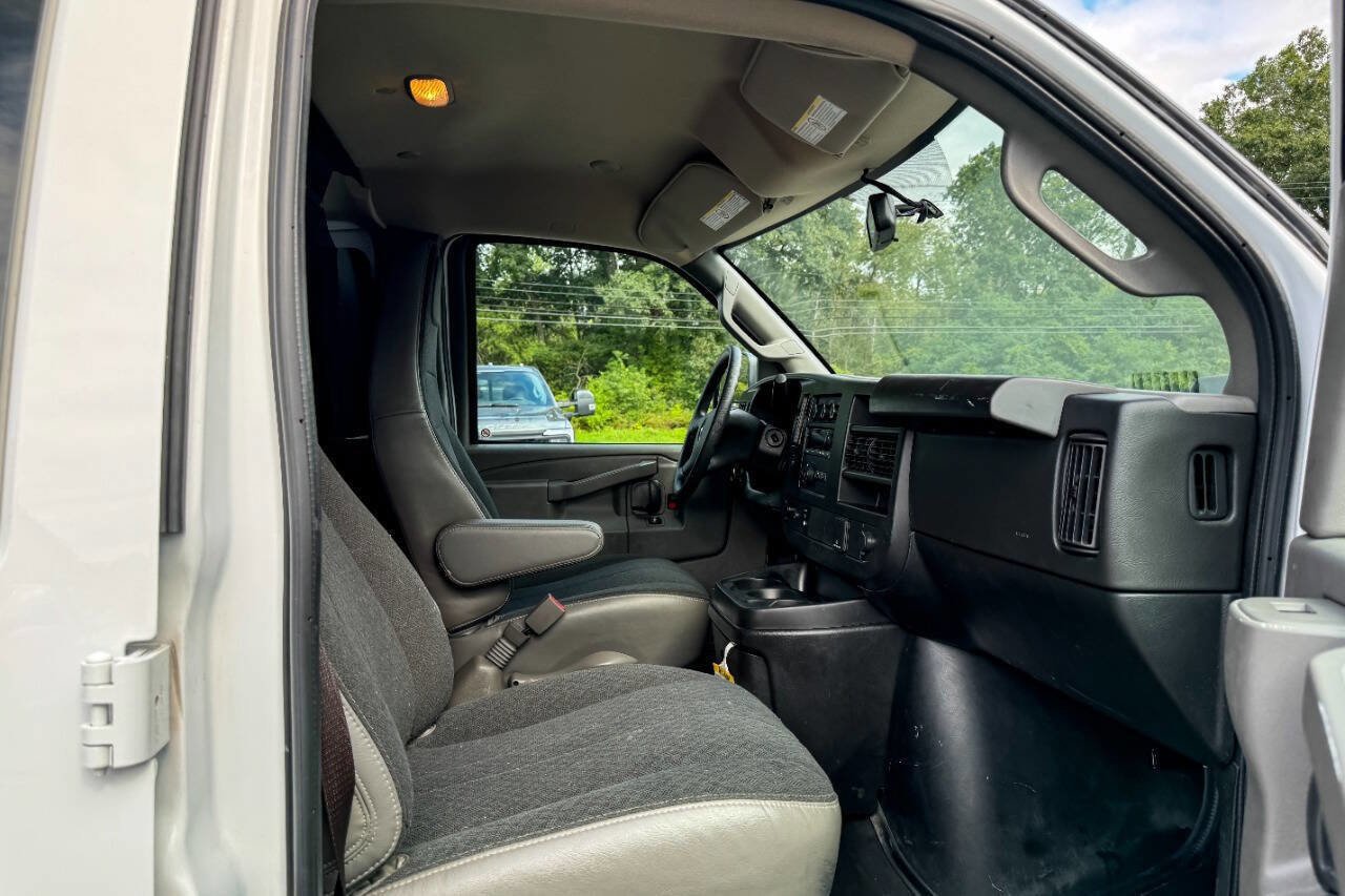 Used 2022 GMC Savana 2500 w/ Driver Convenience Package RWD image 9