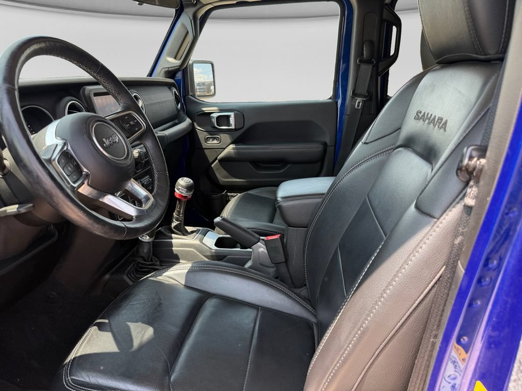 Used 2018 Jeep Wrangler Unlimited Sahara w/ Dual Top Group AWD/4WD image 25