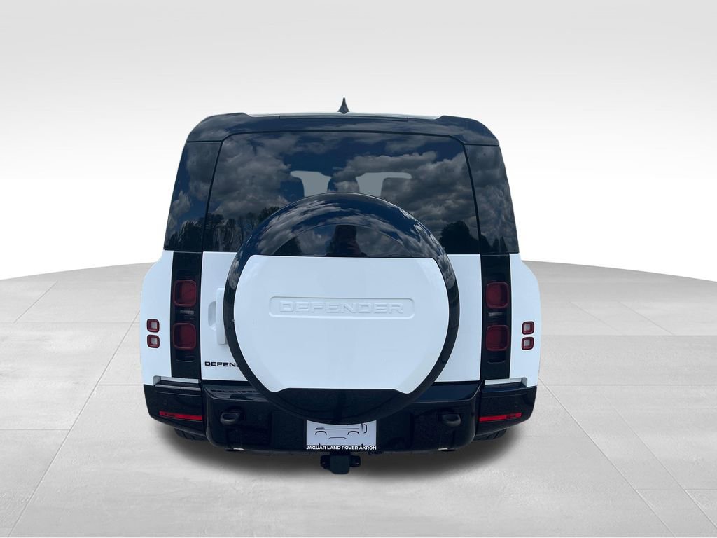 Used 2024 Land Rover Defender 130 X-Dynamic SE AWD/4WD image 4
