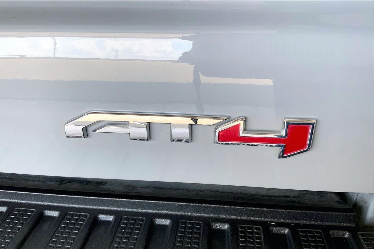 Used 2024 GMC Sierra 1500 AT4 w/ Technology Package AWD/4WD image 7
