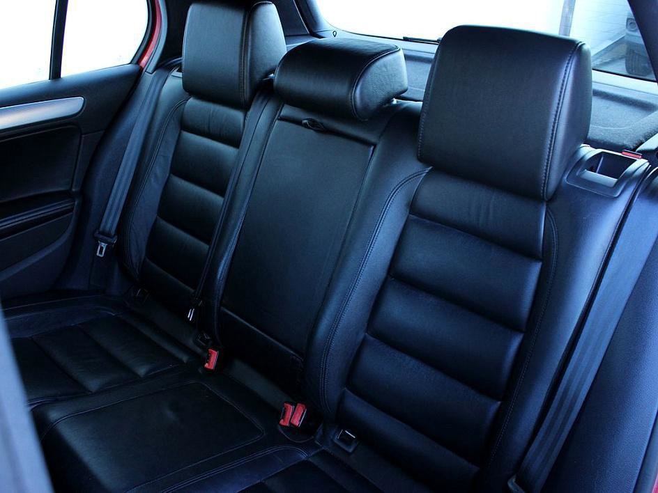 Used 2013 Volkswagen Golf R 4-Door image 17