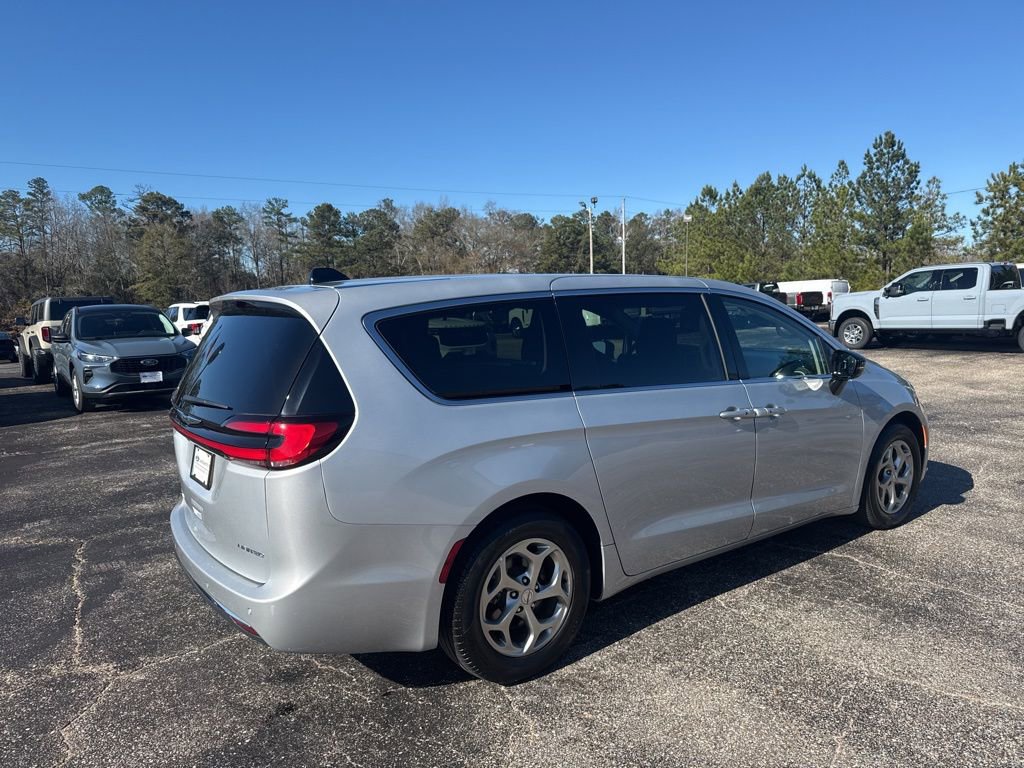 Used 2024 Chrysler Pacifica Limited image 22