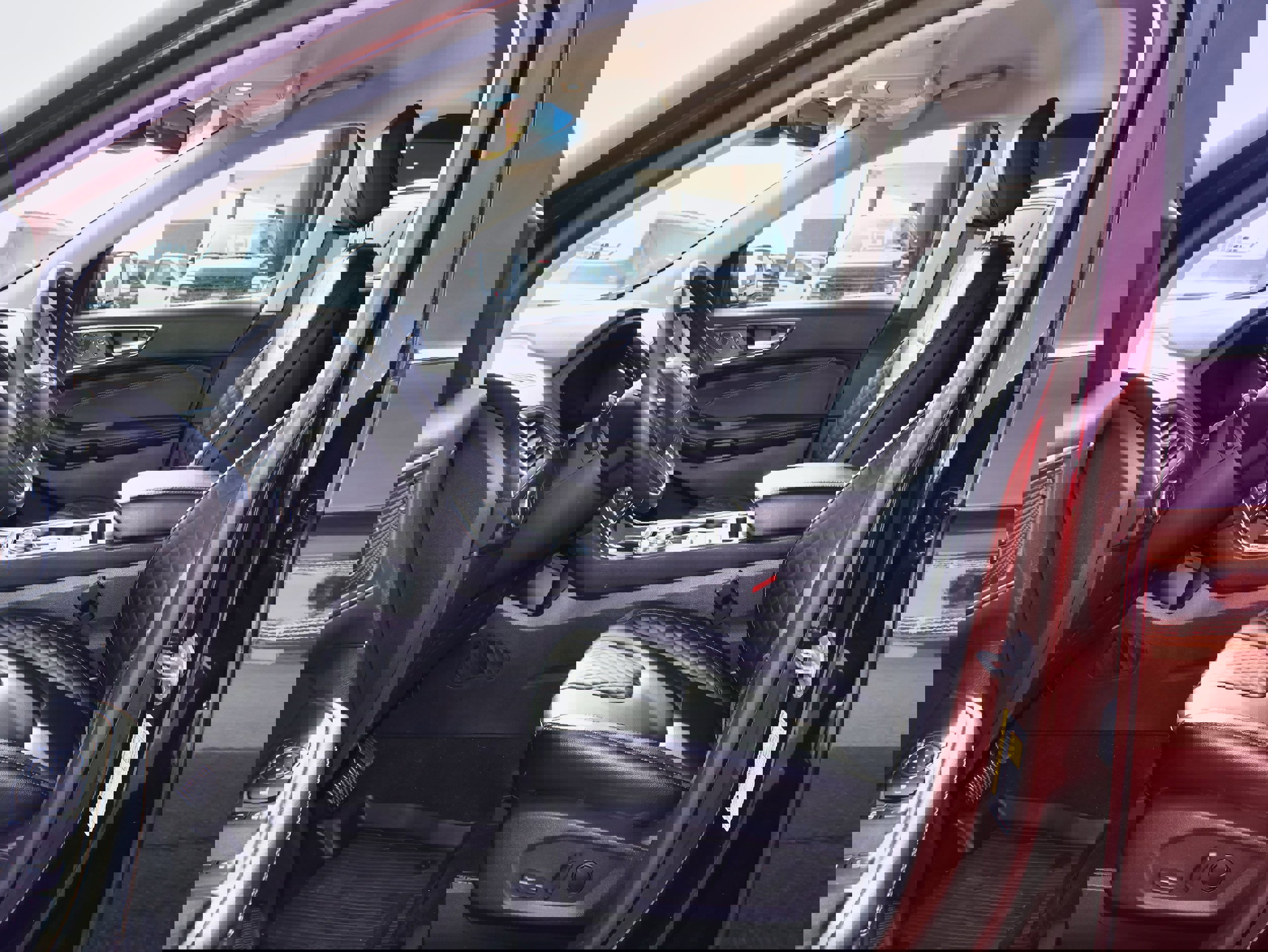 Used 2024 Ford Edge Titanium image 10