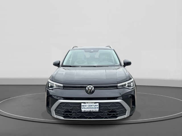 New 2026 Volkswagen Taos SE FWD image 2