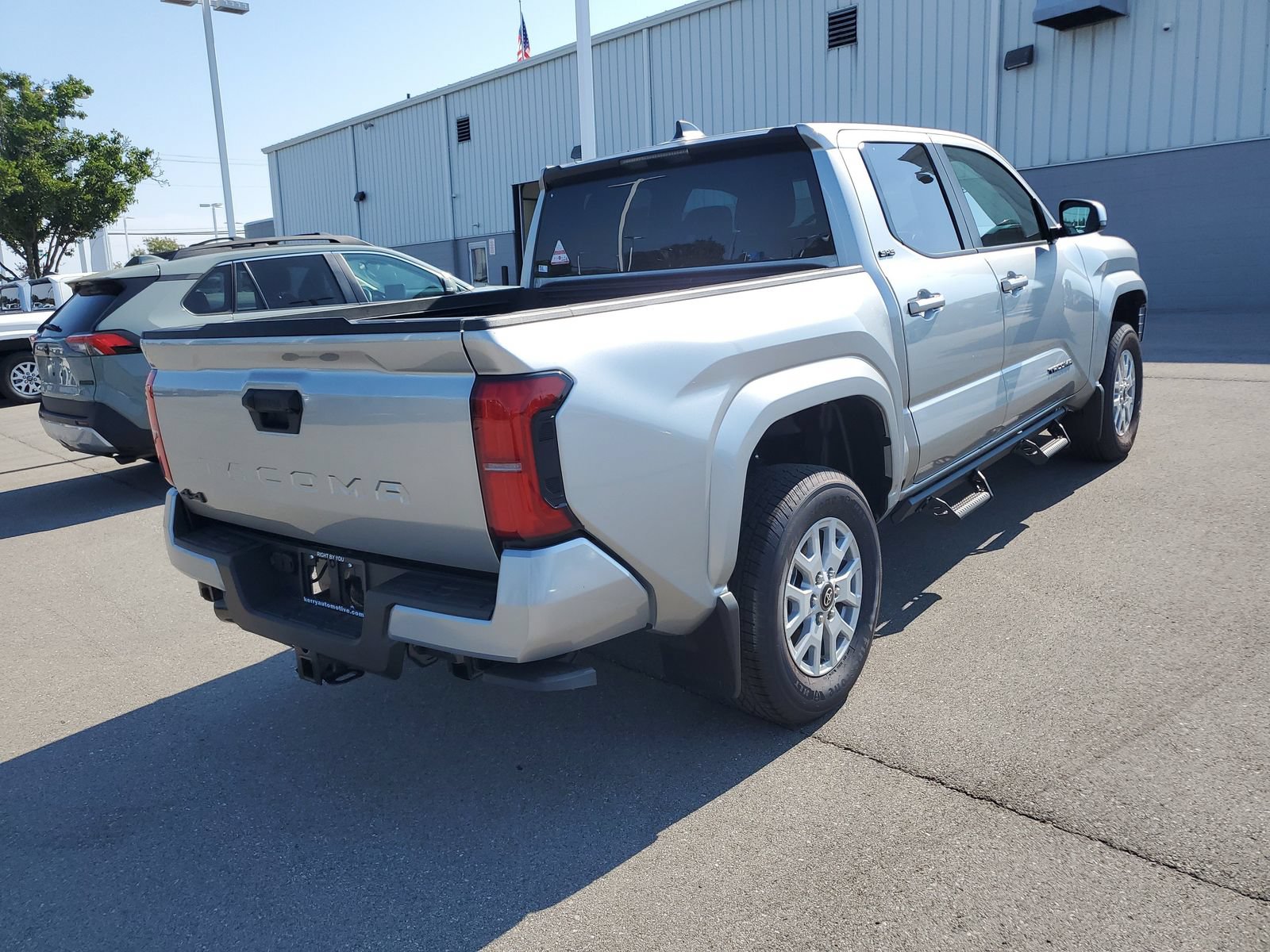 Certified 2026 Toyota Tacoma SR5 AWD/4WD image 4