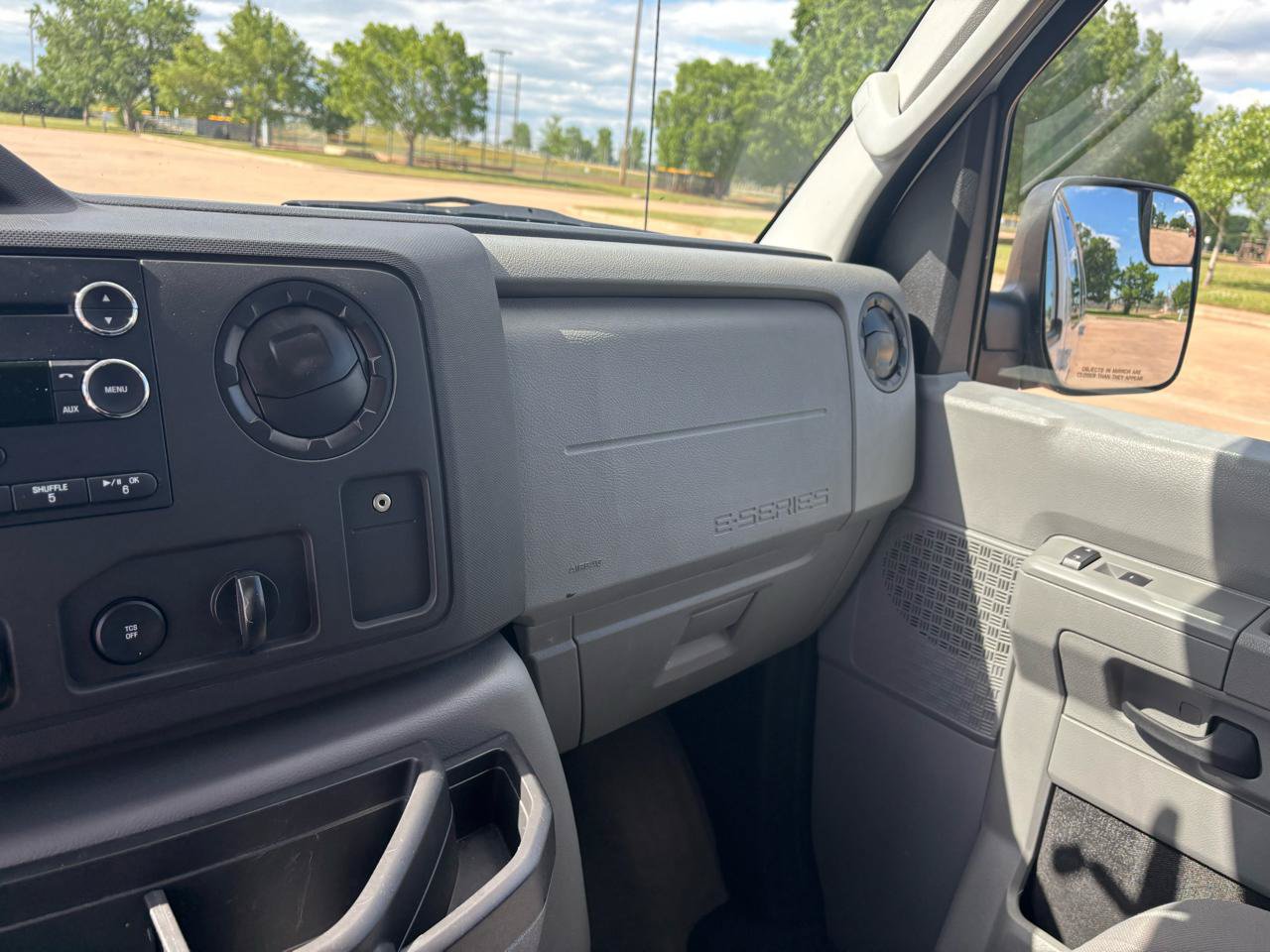Used 2014 Ford E-350 and Econoline 350 XLT RWD image 18