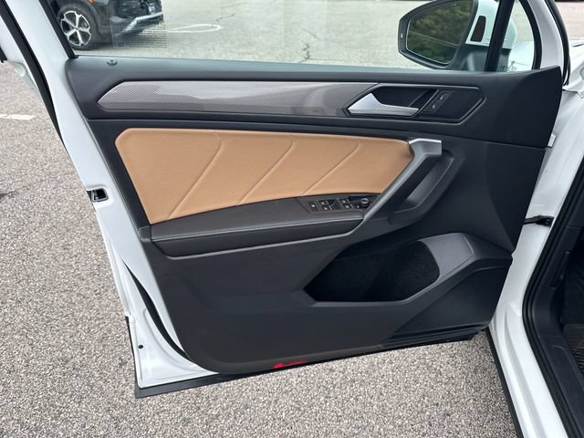 Certified 2023 Volkswagen Tiguan SE w/ Panoramic Sunroof Package AWD/4WD image 11