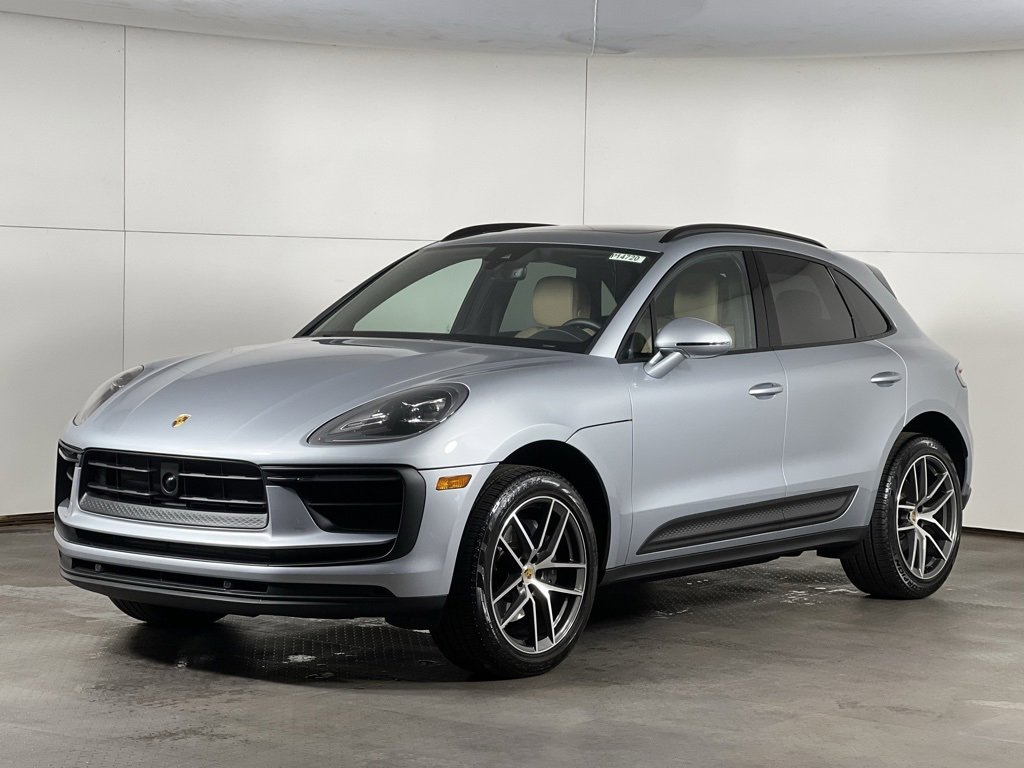 Certified 2025 Porsche Macan image 1