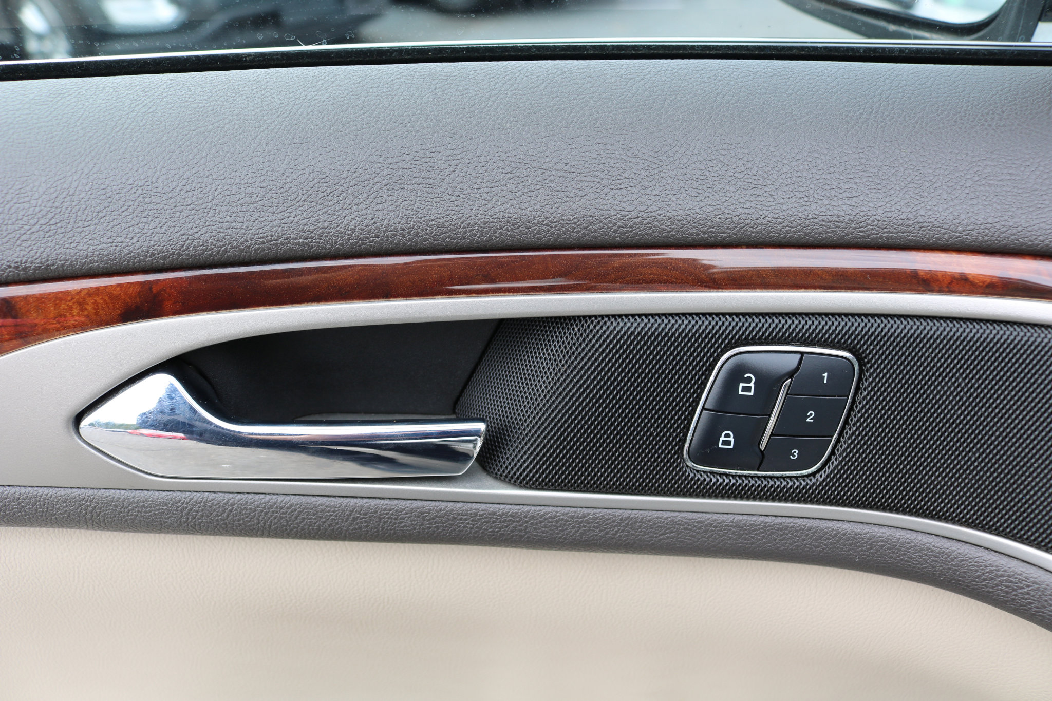 Used 2016 Lincoln MKZ image 14