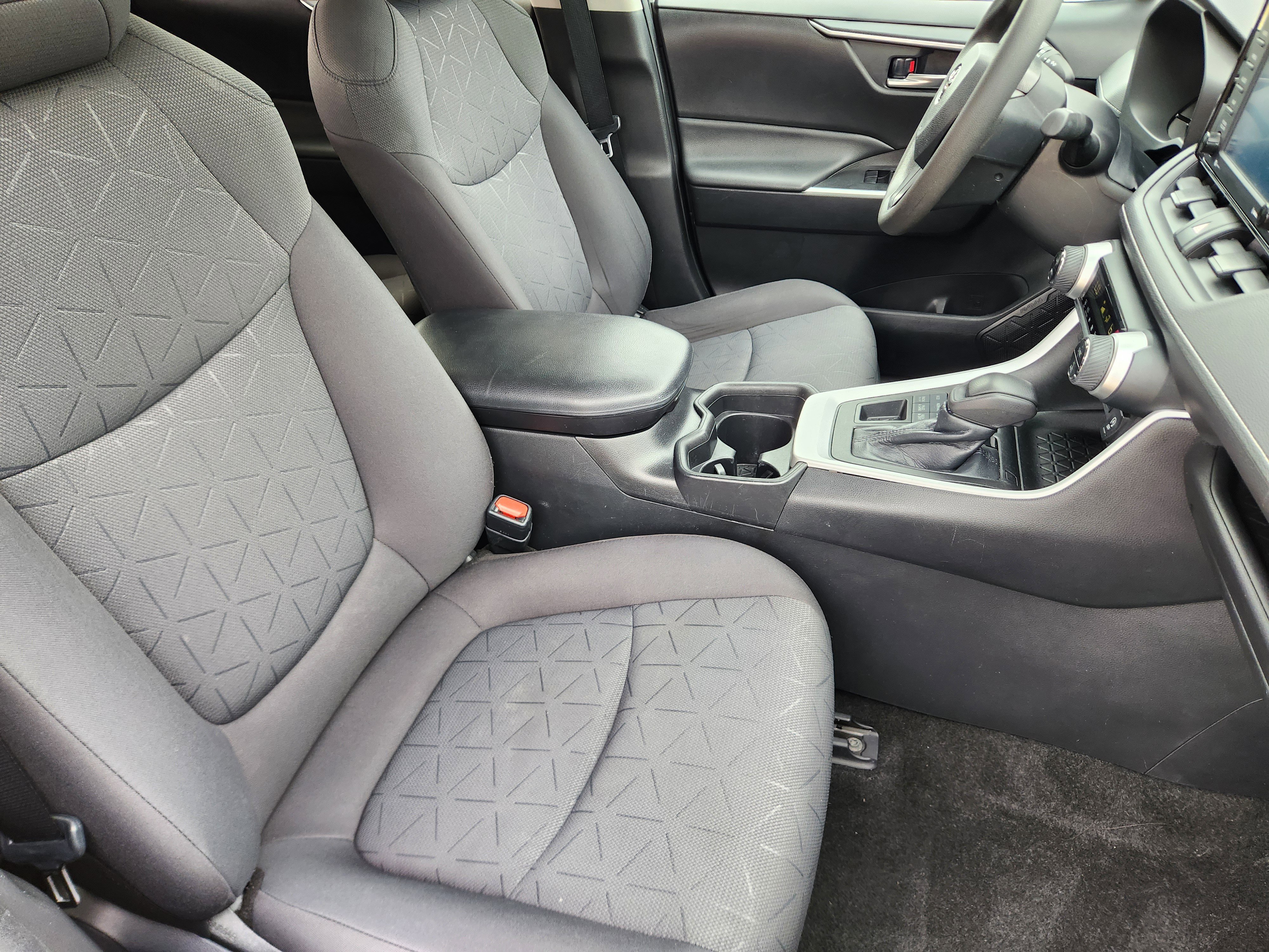 Used 2021 Toyota RAV4 XLE w/ Convenience Package image 6