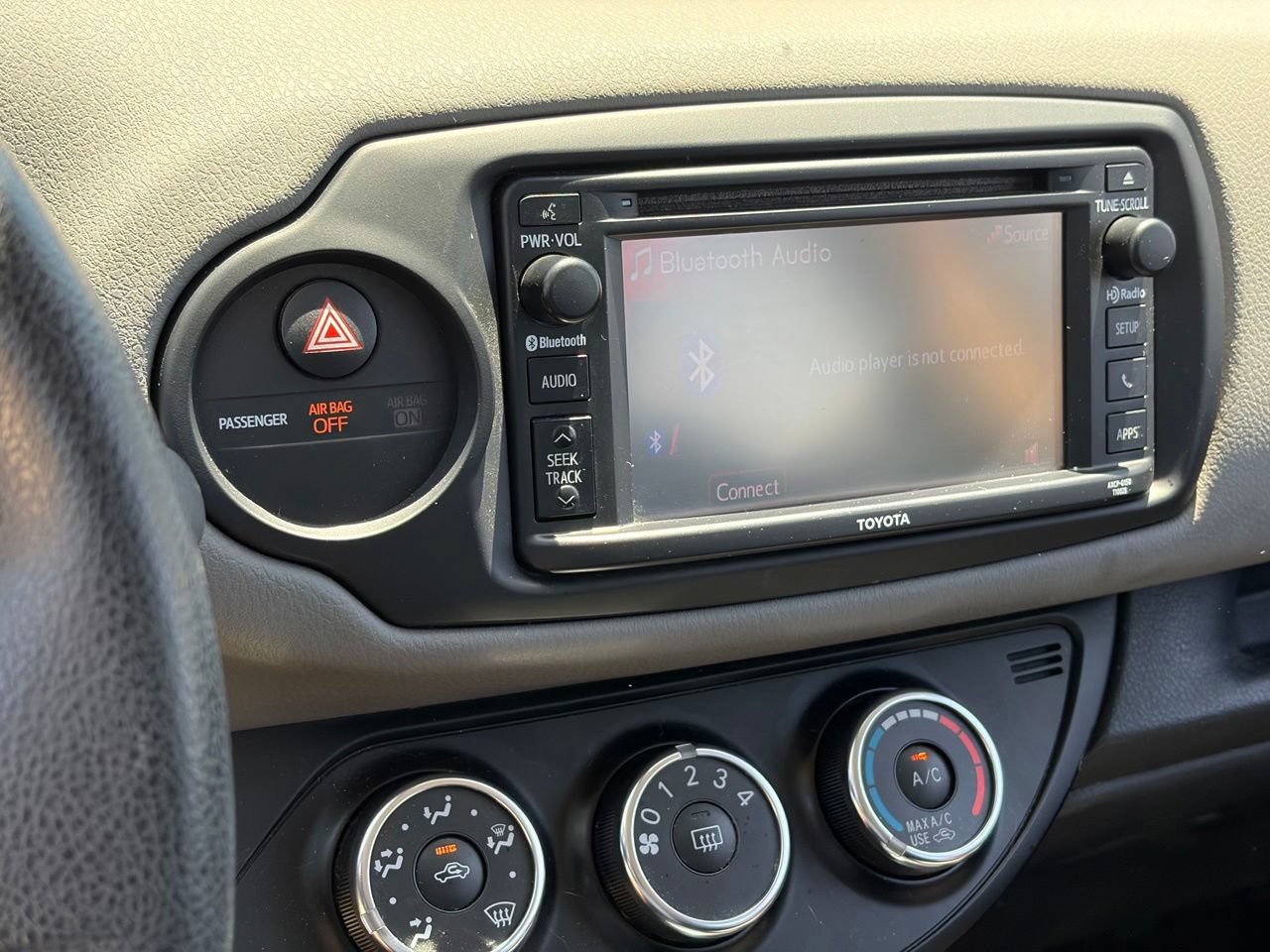 Used 2017 Toyota Yaris L FWD image 8