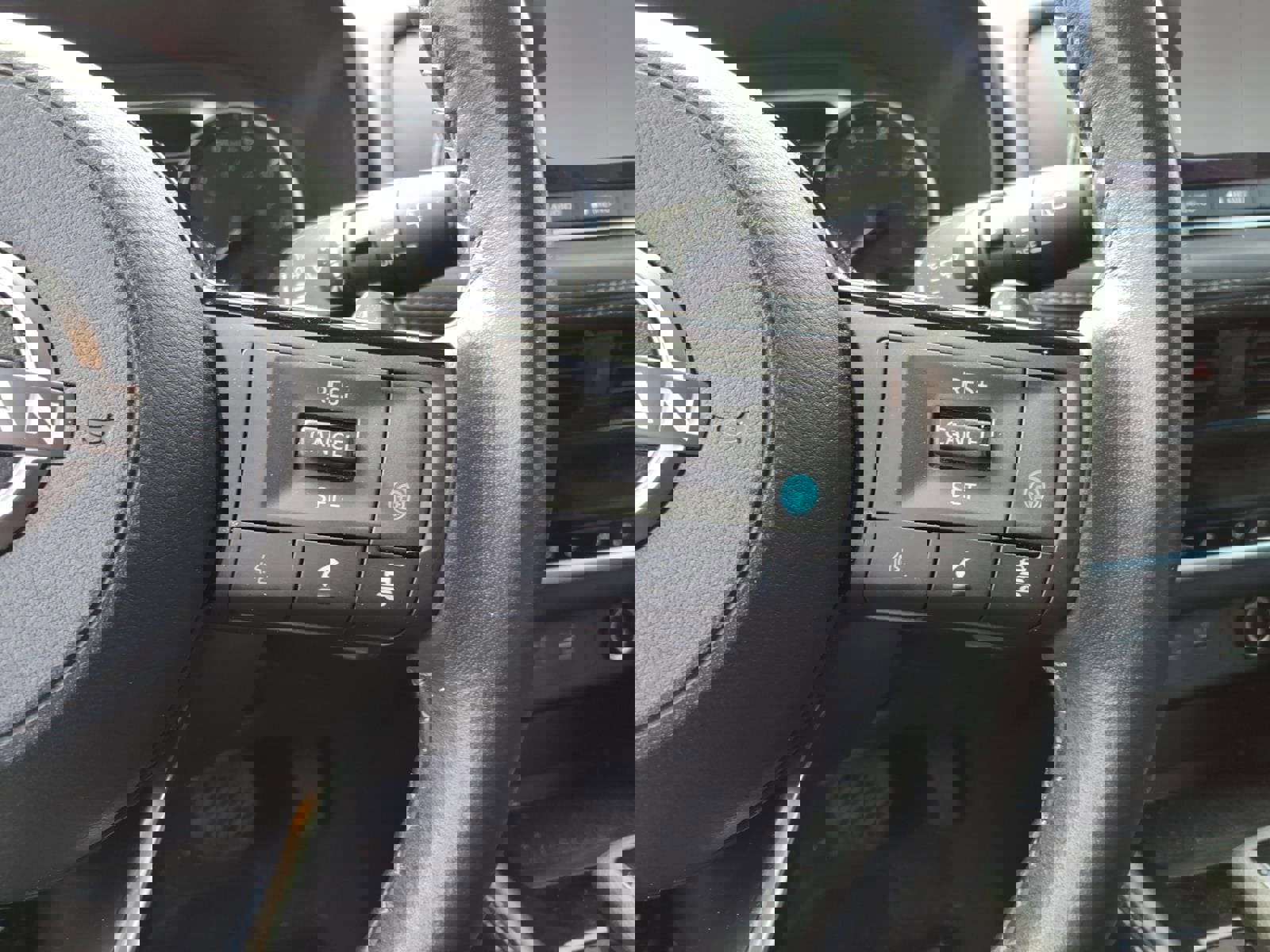 Used 2023 Nissan Rogue SL image 14