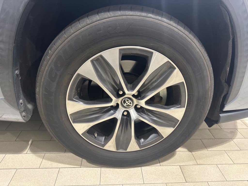 Used 2022 Toyota Highlander XLE FWD image 51