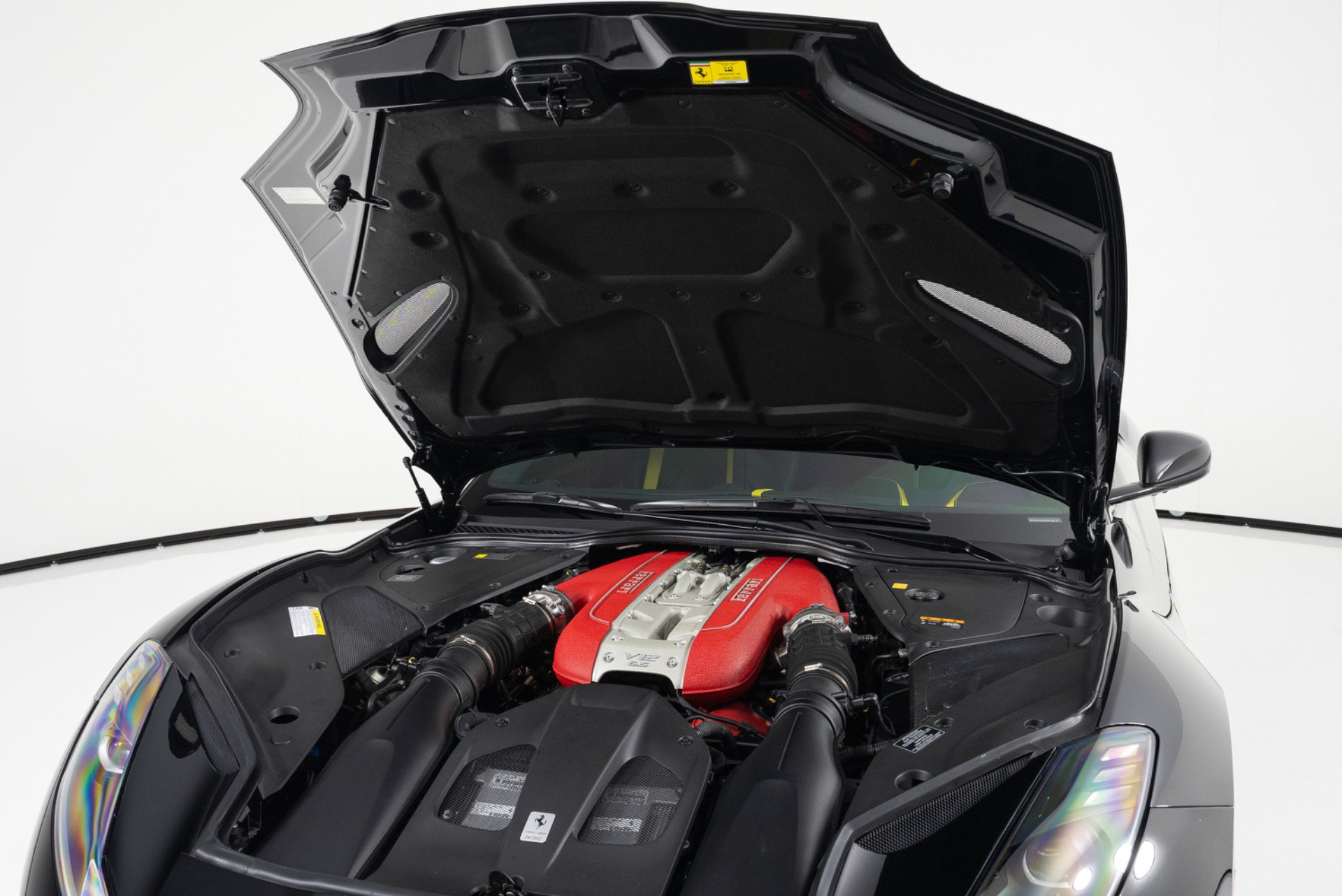 Used 2019 Ferrari 812 Superfast RWD image 30