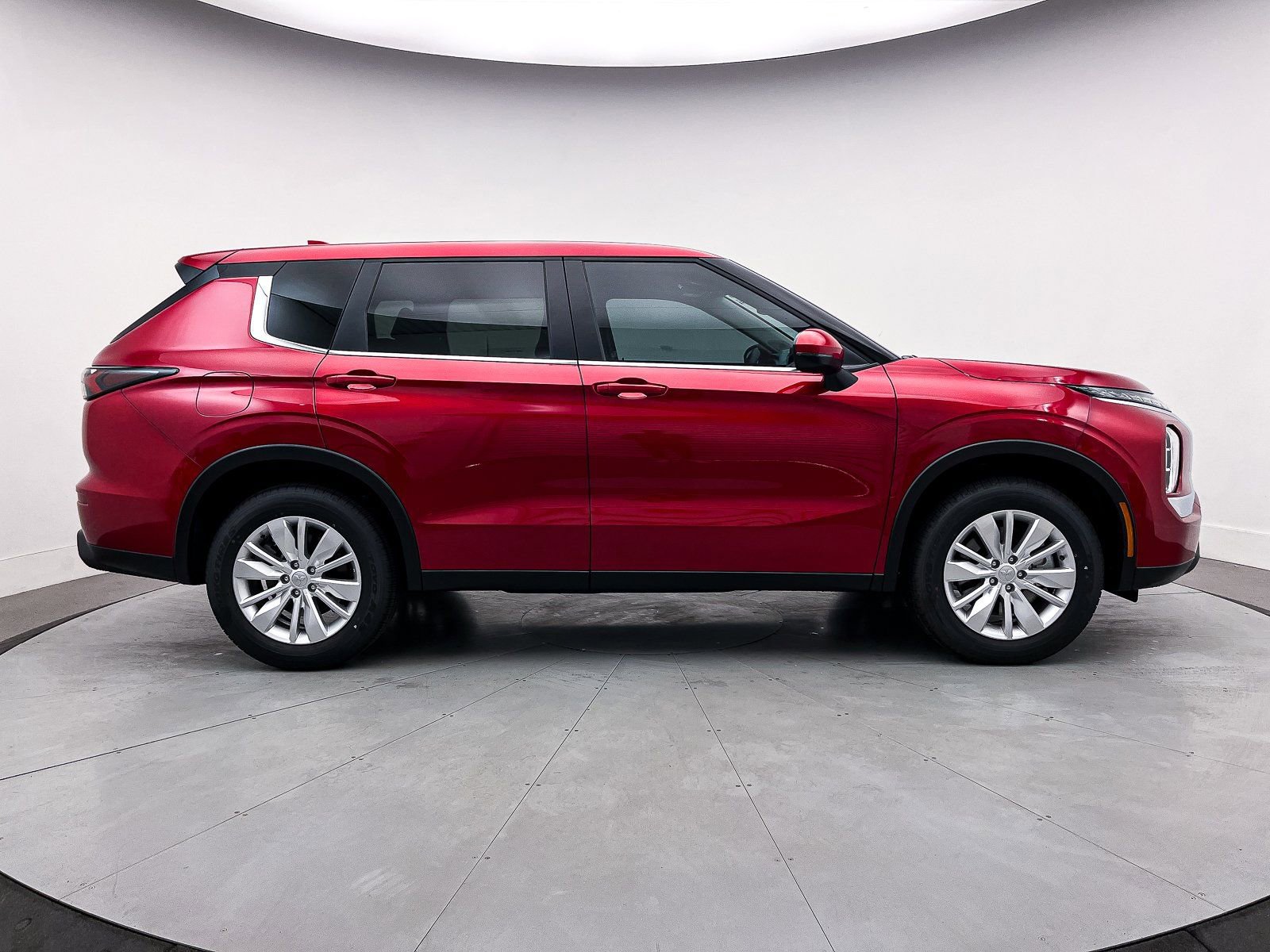 New 2025 Mitsubishi Outlander ES image 8