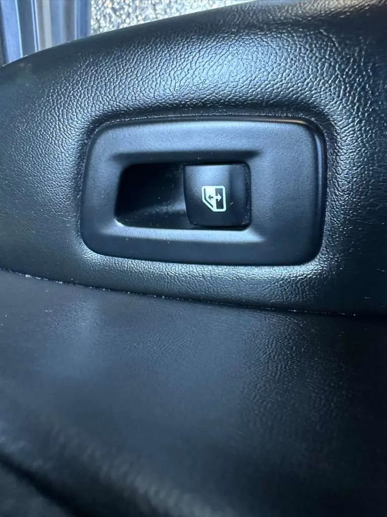 Used 2018 Jeep Compass Latitude image 27