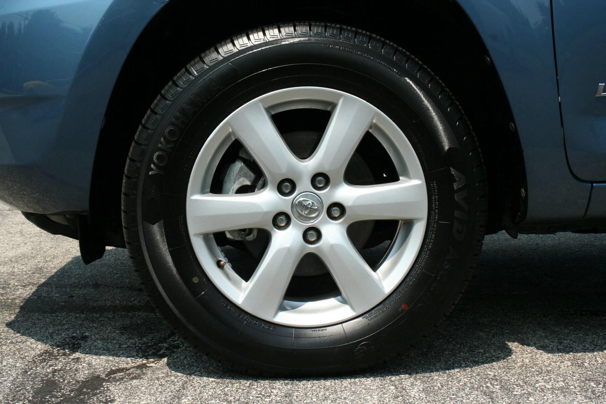 Used 2006 Toyota RAV4 Limited AWD/4WD image 12