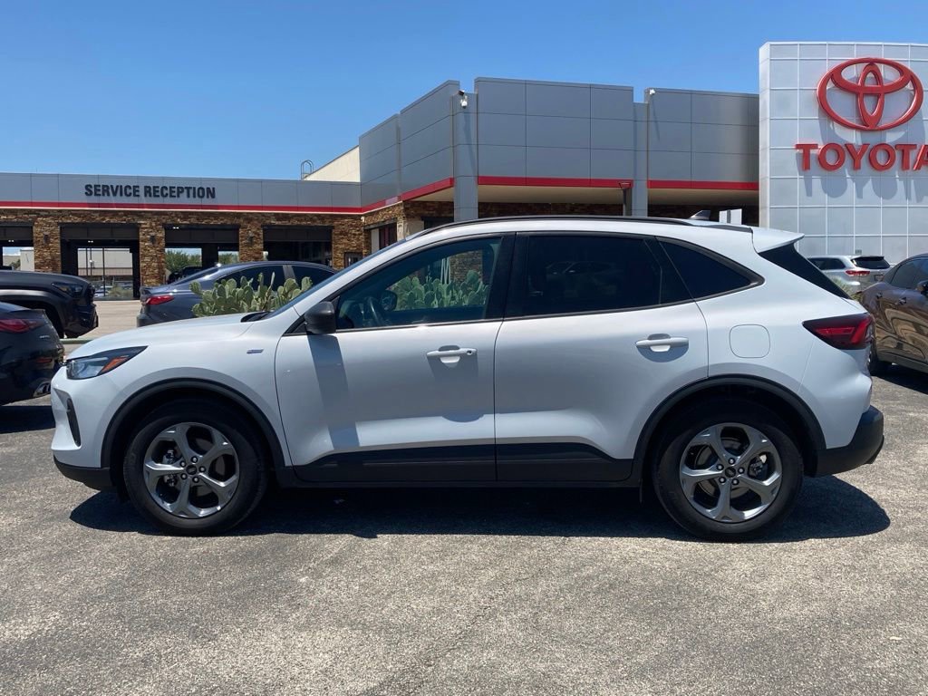 Used 2025 Ford Escape ST-Line FWD image 5