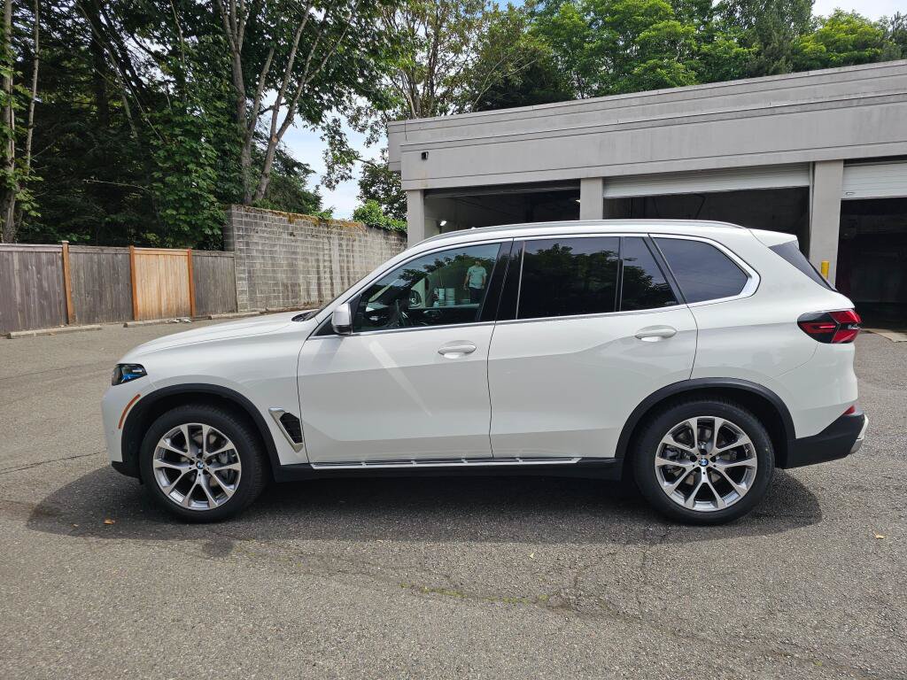 Used 2026 BMW X5 xDrive40i AWD/4WD image 4