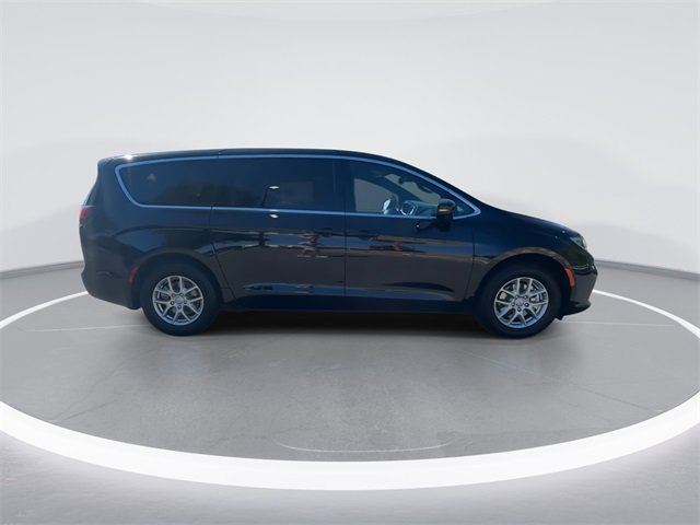 New 2026 Chrysler Pacifica Select image 9