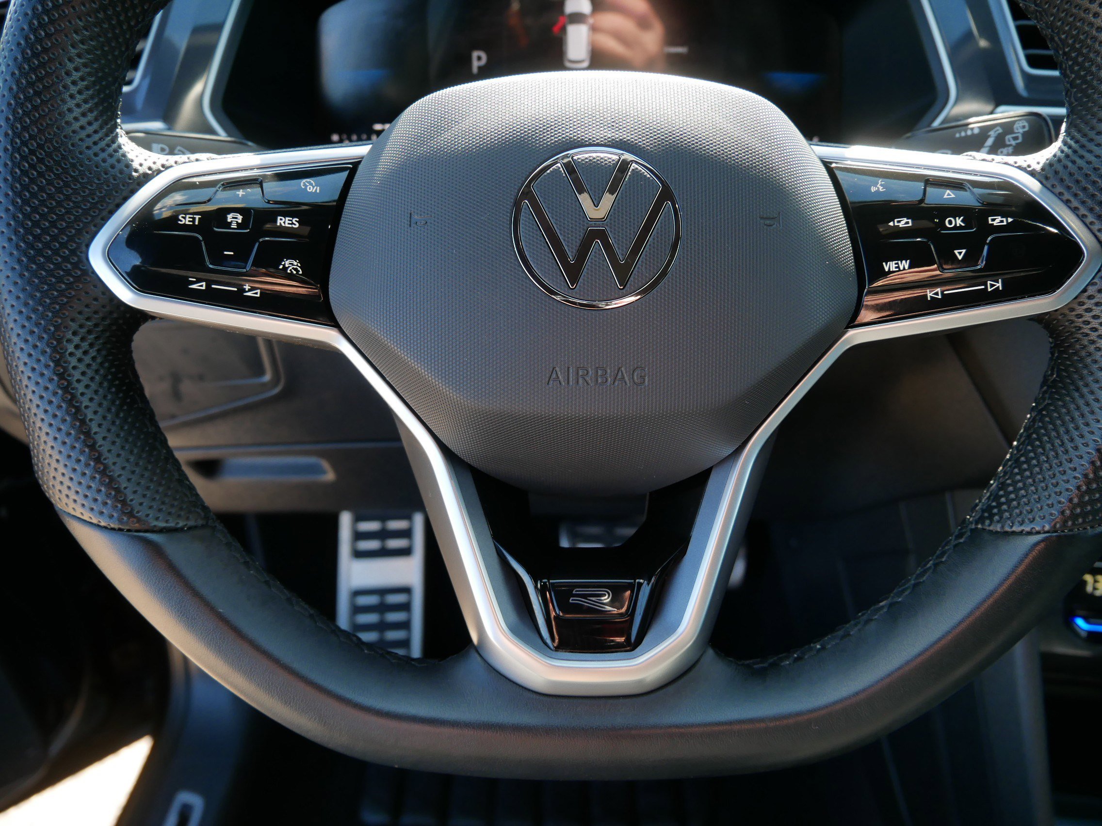 Used 2024 Volkswagen Tiguan SE R-Line w/ MDO Package, Two-Row image 25