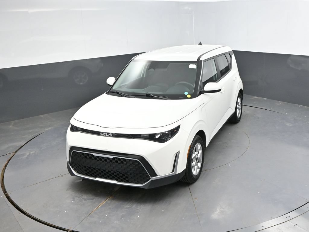 Used 2025 Kia Soul LX w/ LX Technology Package FWD image 25