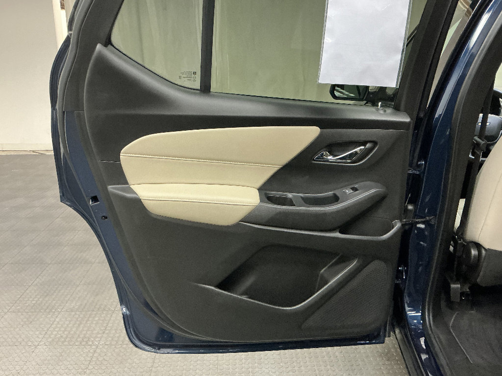 Used 2022 Chevrolet Traverse LS FWD image 30