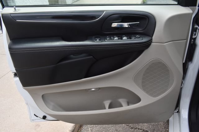 Used 2019 Dodge Grand Caravan SXT FWD image 17