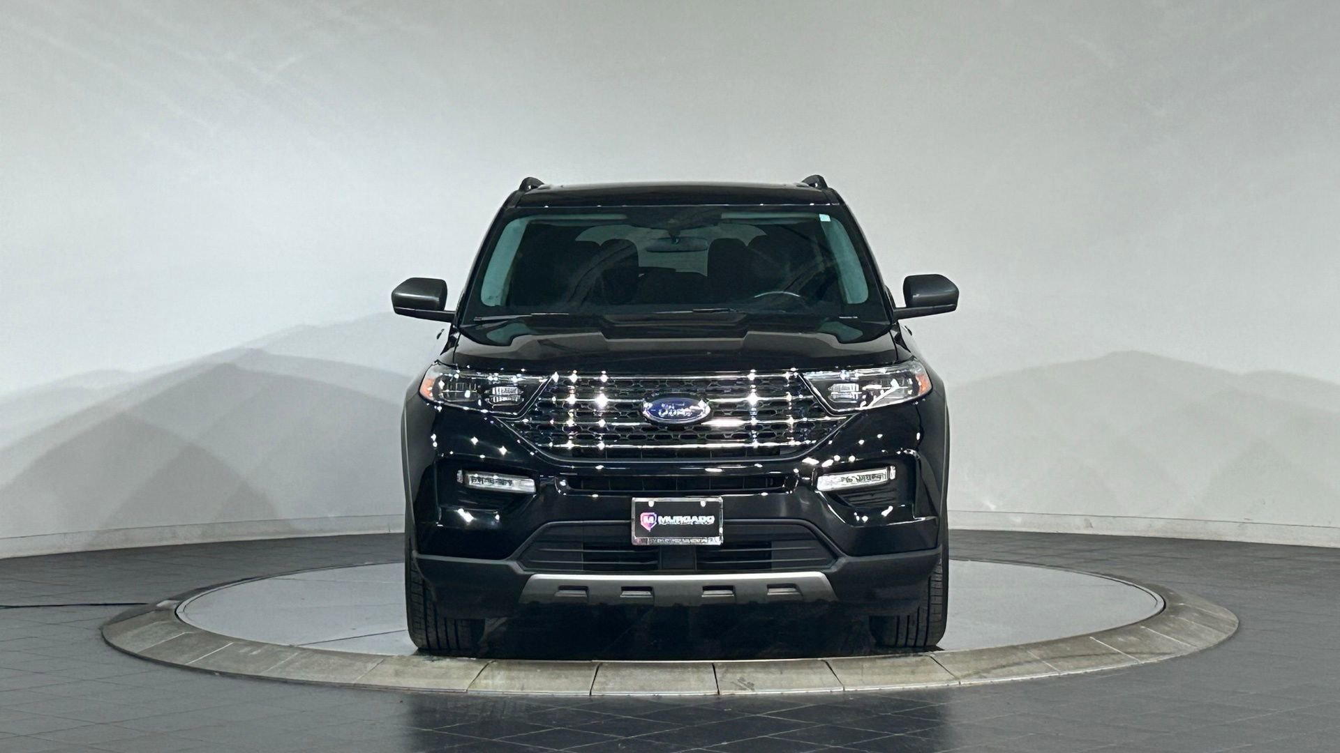 Used 2023 Ford Explorer XLT w/ Equipment Group 202A AWD/4WD image 3