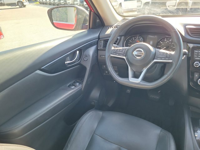 Used 2017 Nissan Rogue SL w/ SL Premium Package image 19