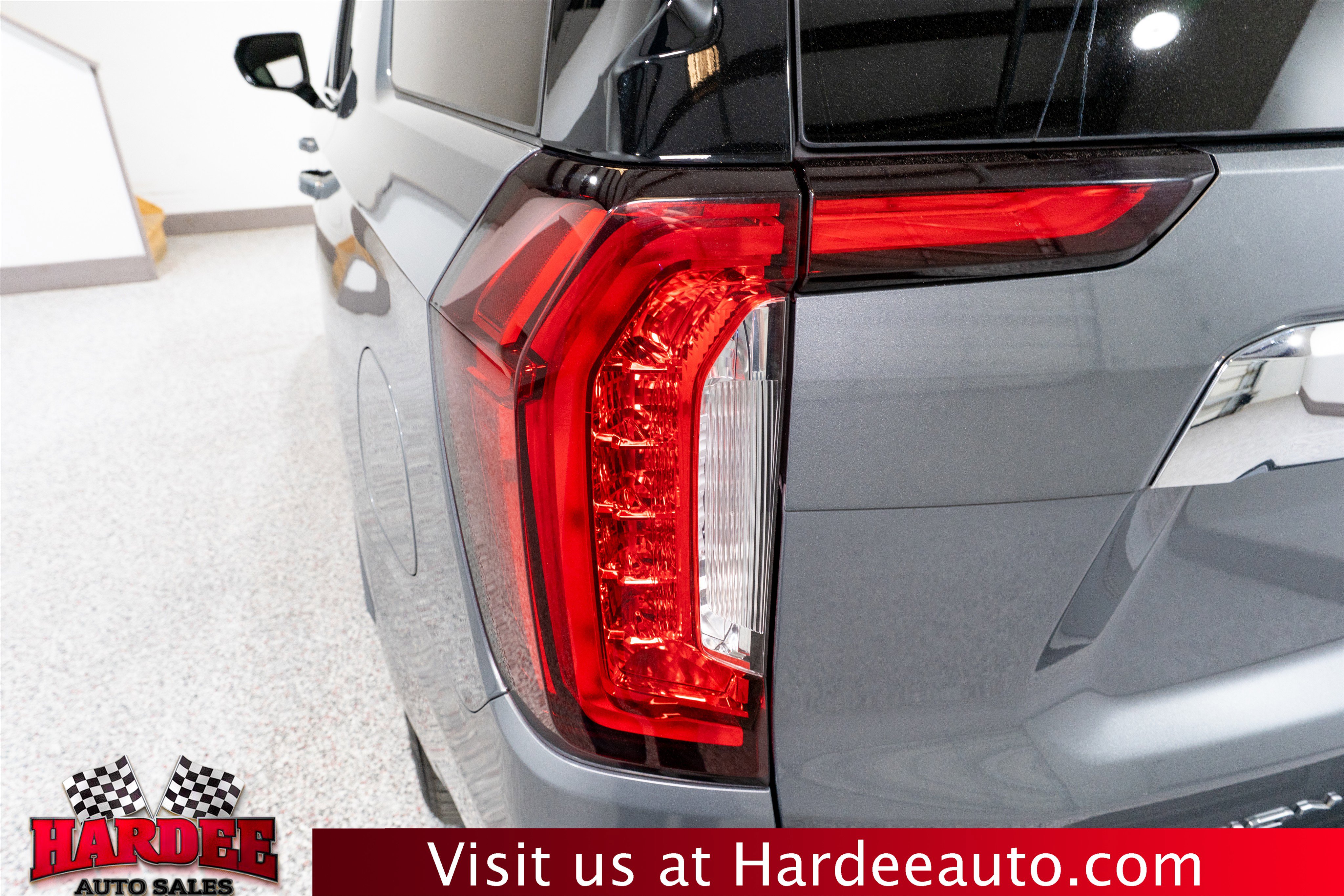 Used 2022 GMC Yukon SLE RWD image 9